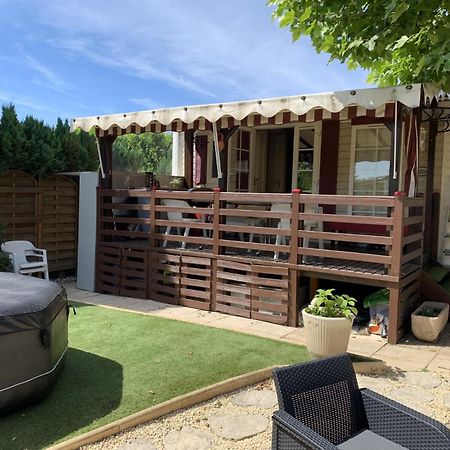 Havre De Paix Bord De Saone Avec Jacuzzi Hotel Massieux Bagian luar foto
